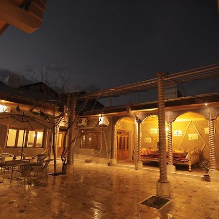 Ferienwohnung "S E A S O N S" Samarkand Exterior foto