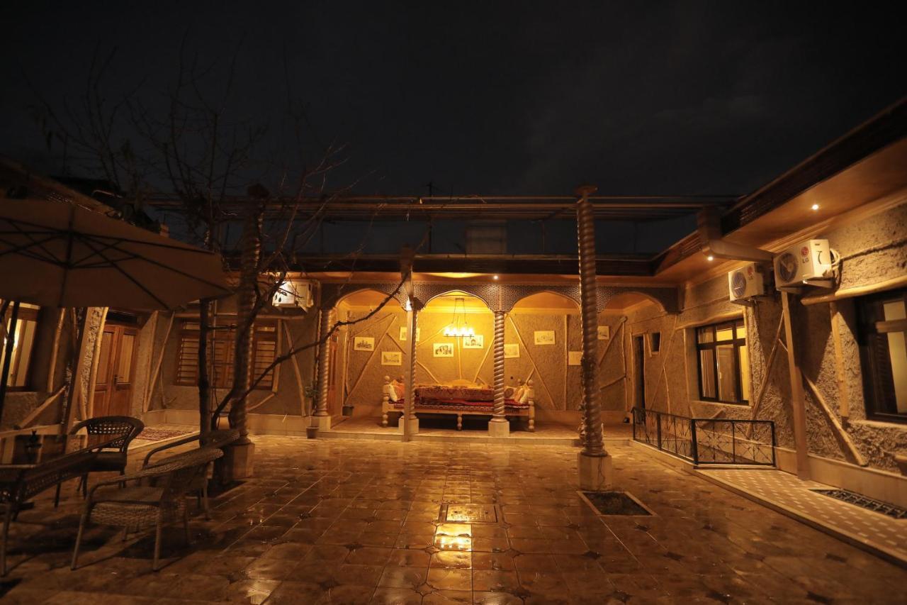 Ferienwohnung "S E A S O N S" Samarkand Exterior foto
