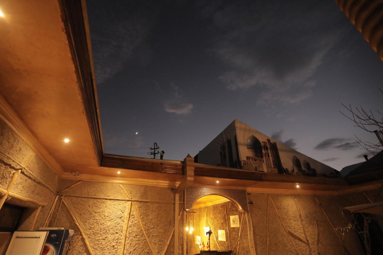 Ferienwohnung "S E A S O N S" Samarkand Exterior foto